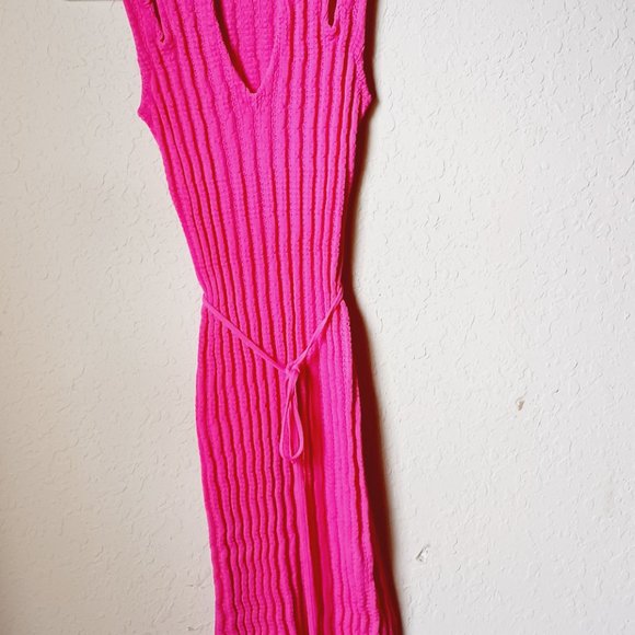 Rachel Roy pink stretchy sleeveless Vibrant Pink. Form fitting. Size medium. - Picture 5 of 12